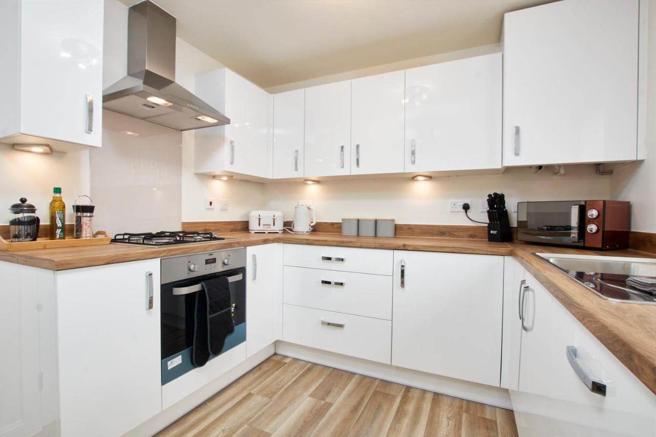 Superb 3Br House In Coventry Sleeps 9 W/Parking Villa Exterior photo