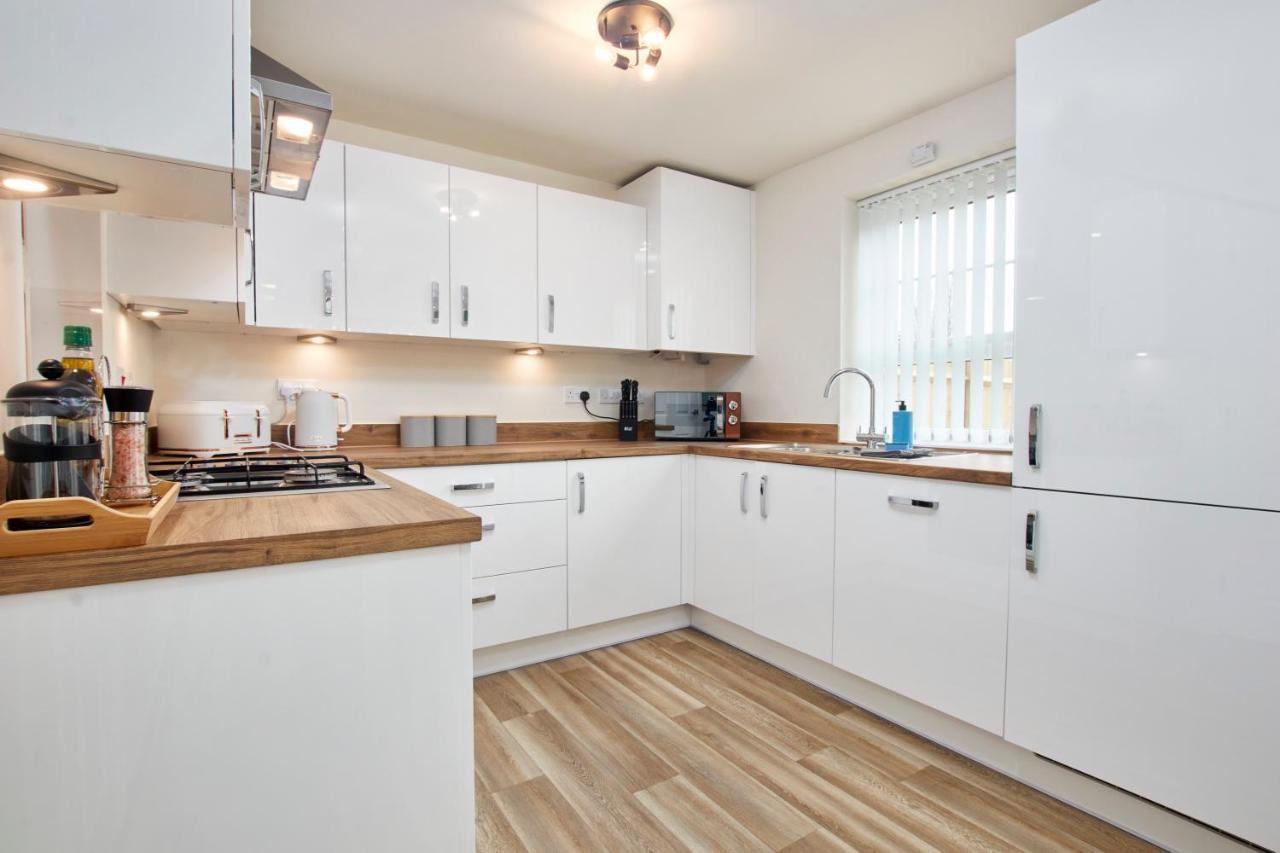 Superb 3Br House In Coventry Sleeps 9 W/Parking Villa Exterior photo