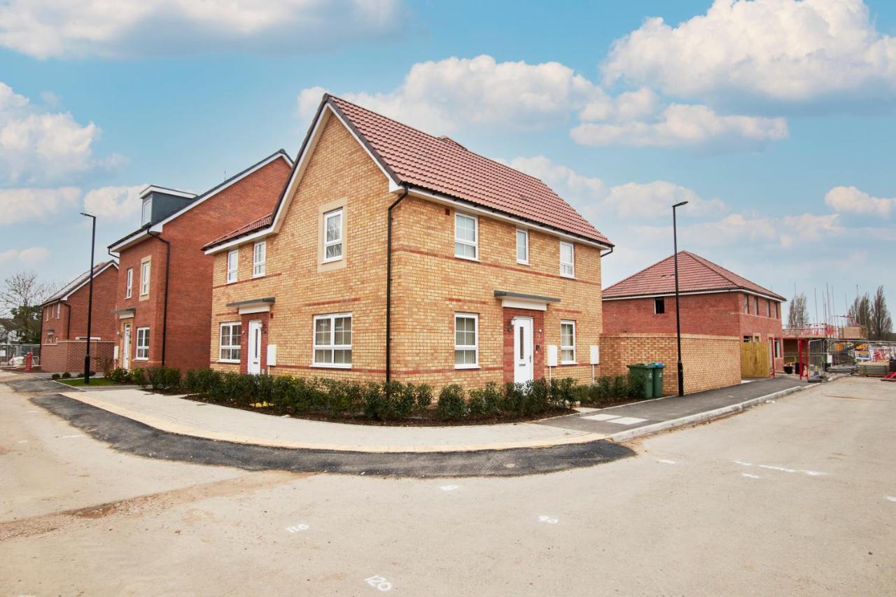 Superb 3Br House In Coventry Sleeps 9 W/Parking Villa Exterior photo