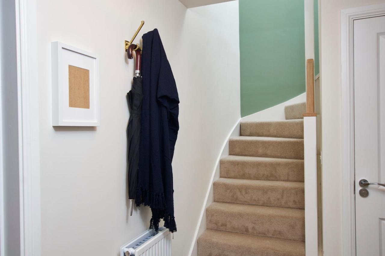 Superb 3Br House In Coventry Sleeps 9 W/Parking Villa Exterior photo