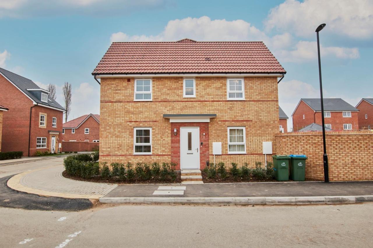 Superb 3Br House In Coventry Sleeps 9 W/Parking Villa Exterior photo